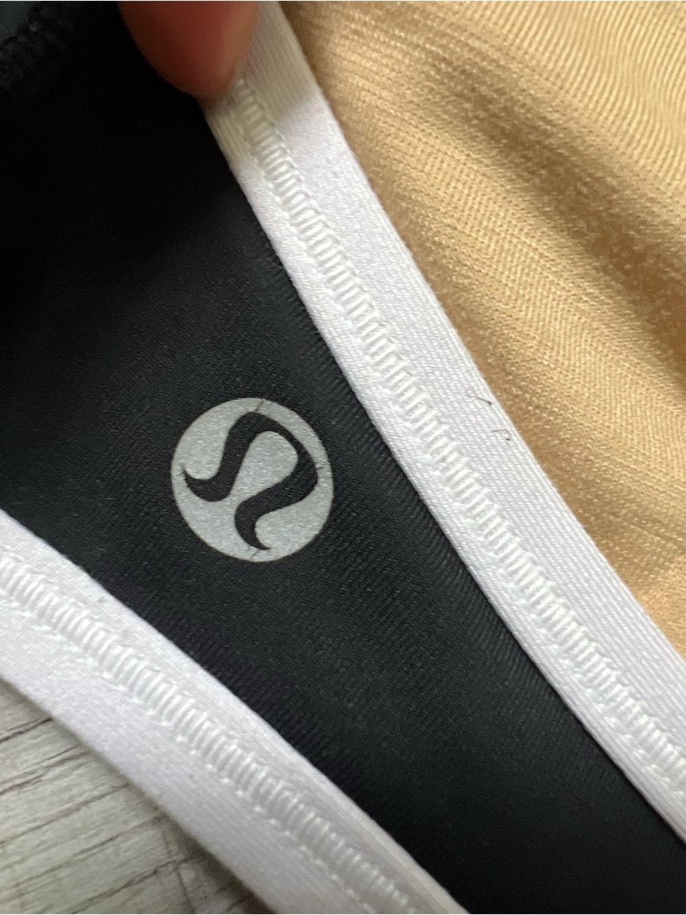 LULULEMON Bandha Bra
Black / White Size 4 - Picture 9 of 14